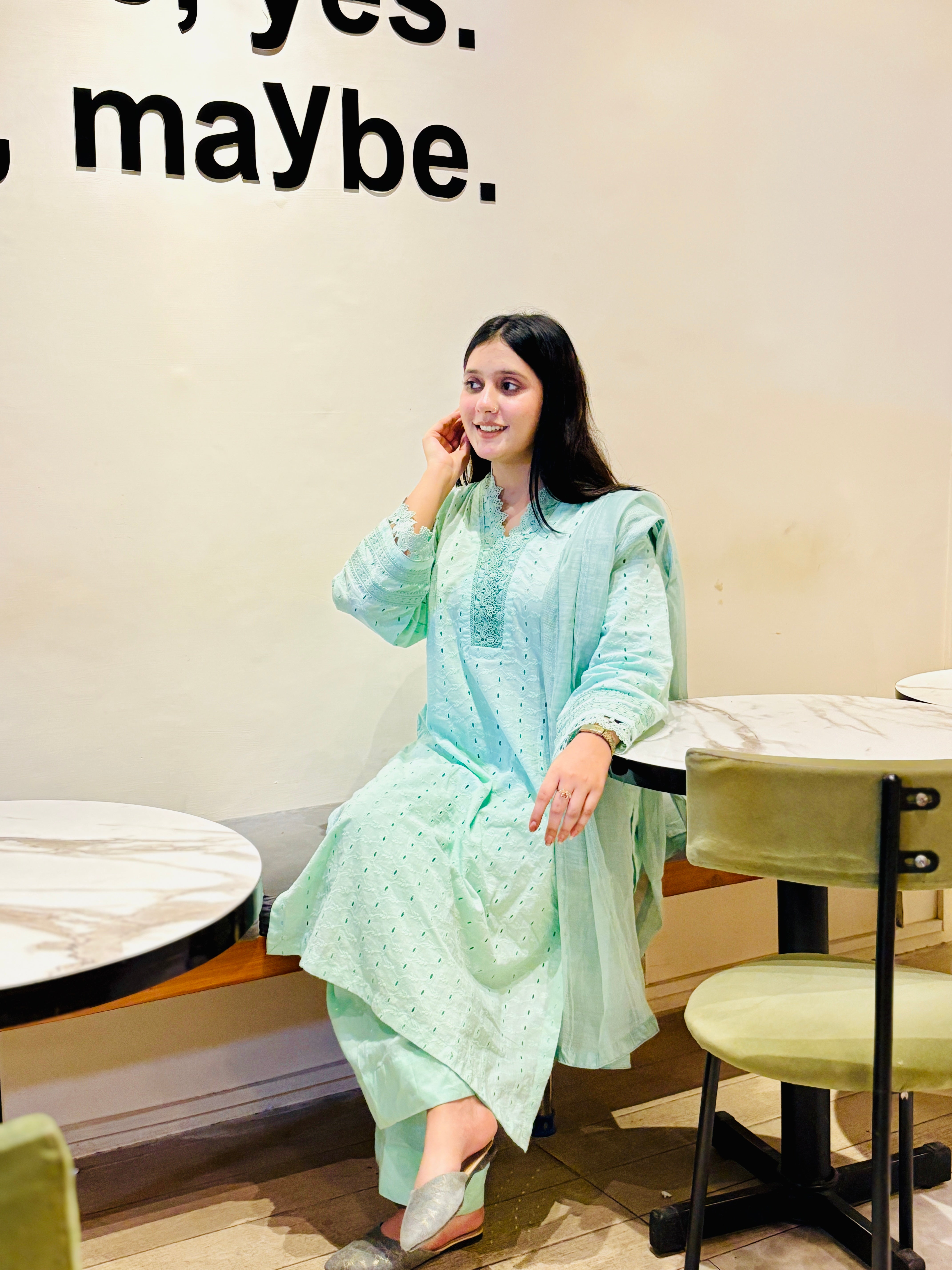 Model gracefully styling BEBANO’s Nehr-e-Noor with zari cotton dupatta and matching trouser.